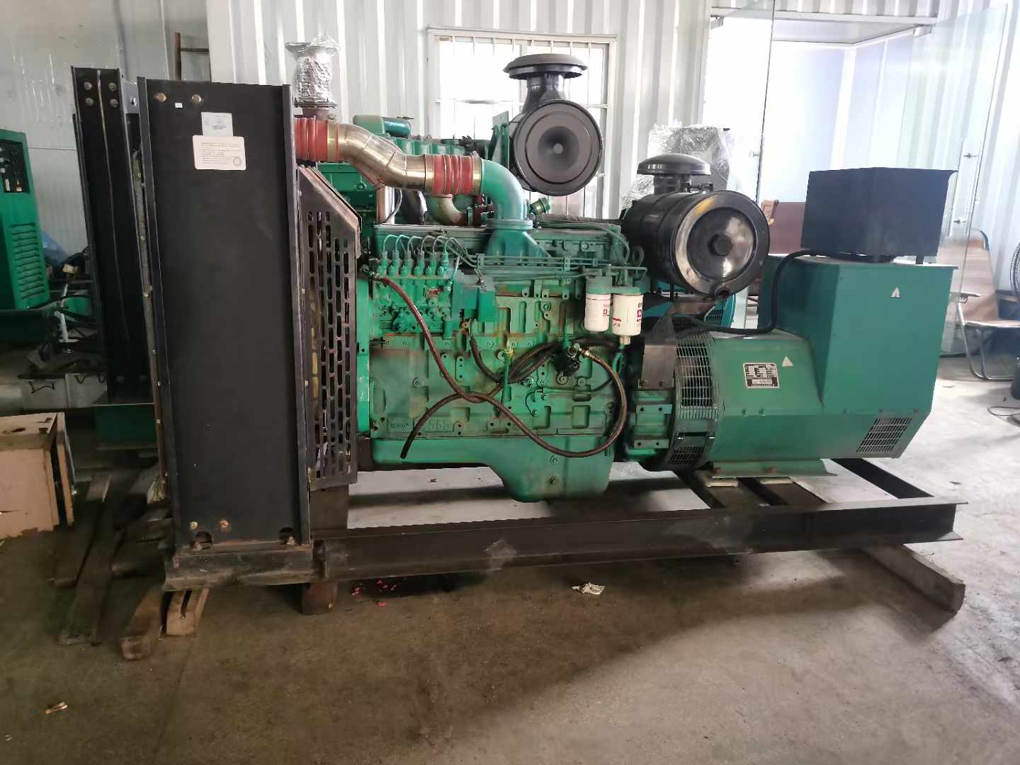 凌云发电机租赁如何确定电缆的承载电流是否在安全范围内？